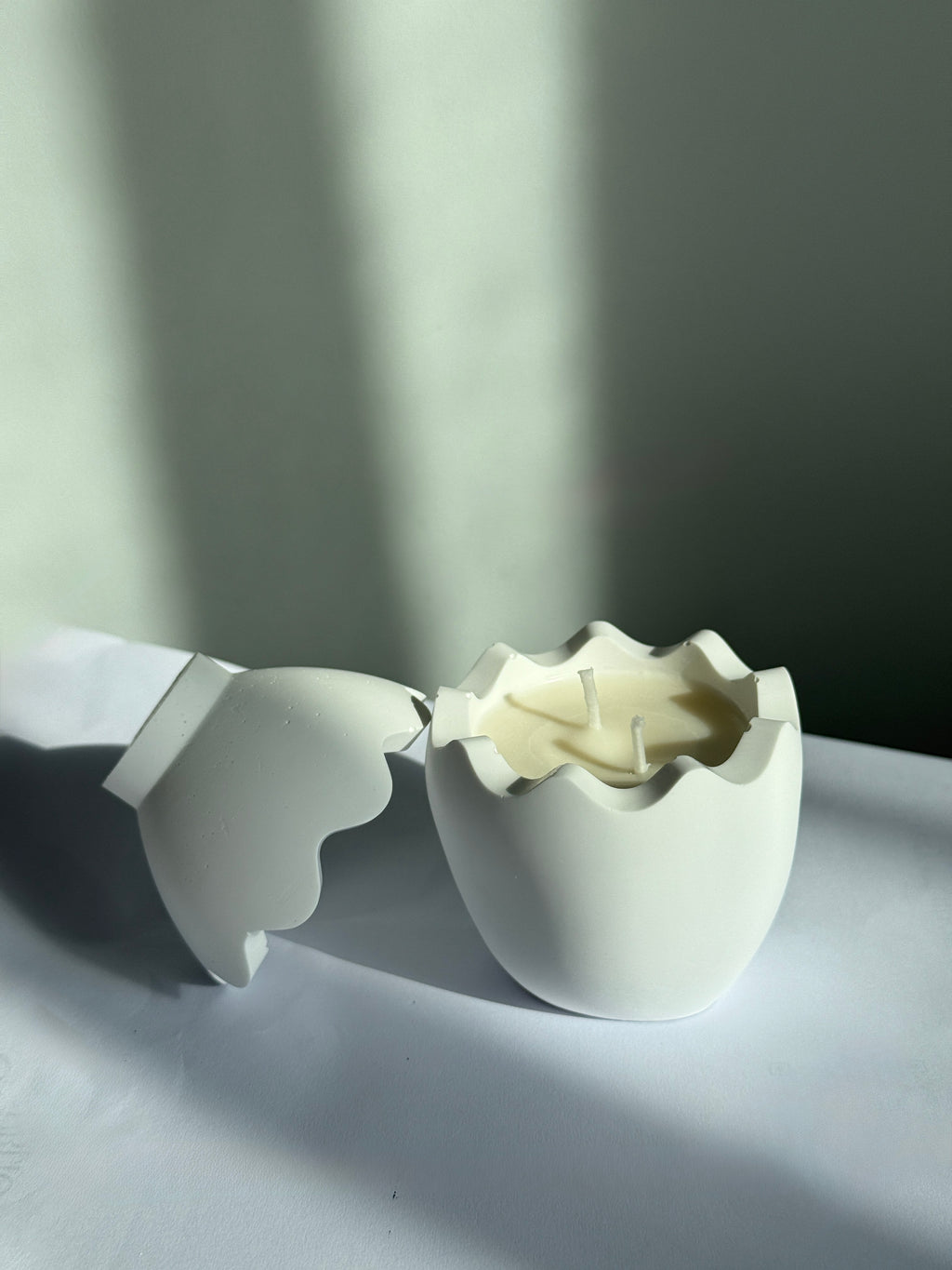 Fresh Air Eggshell Candle – Handmade Non-Toxic Sculpted Jar