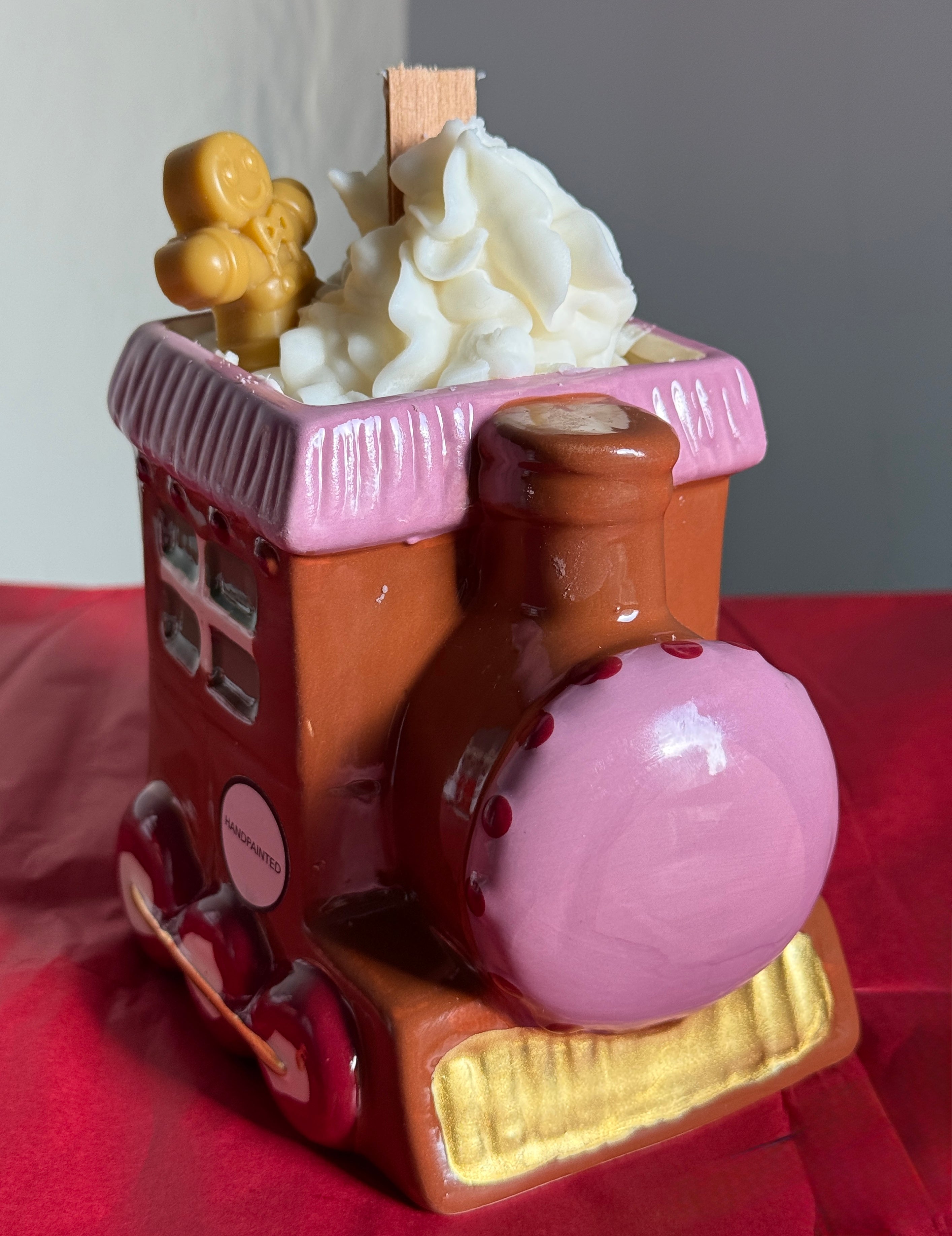 Gingerbread Train Candle – Limited Christmas Edition 🚂🍪