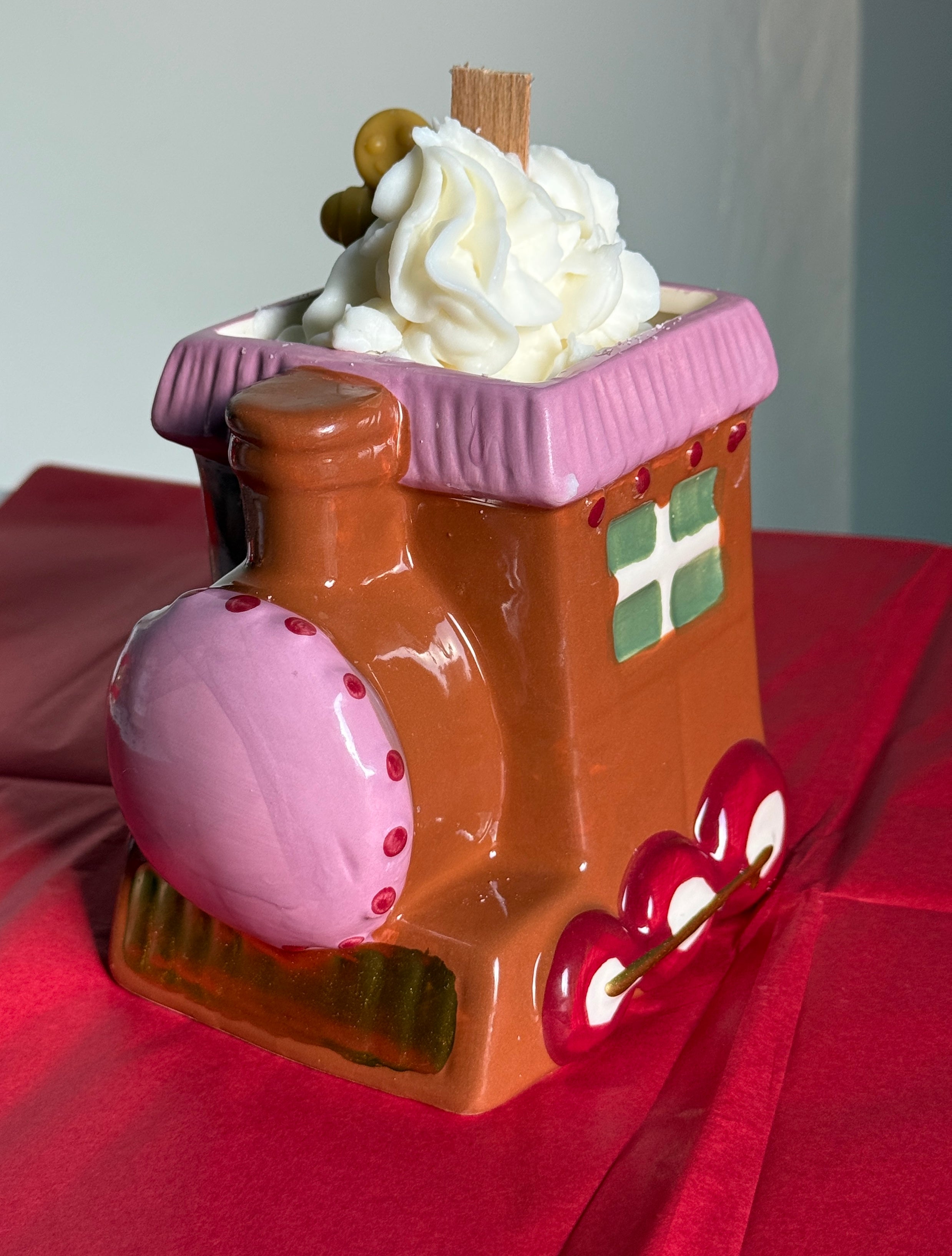 Gingerbread Train Candle – Limited Christmas Edition 🚂🍪